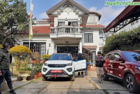 House for sale on 1 ropani at Mandikhatar