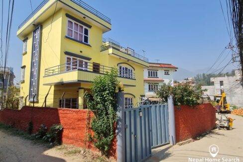 Old House for Sale Near Medicity, Bhaisepati