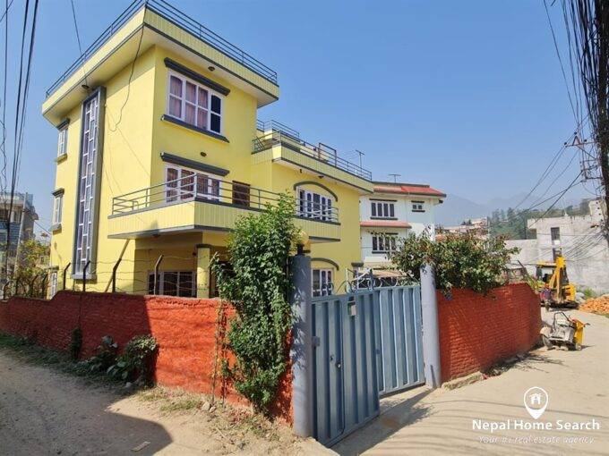 Old House For Sale Near Medicity, Bhaisepati