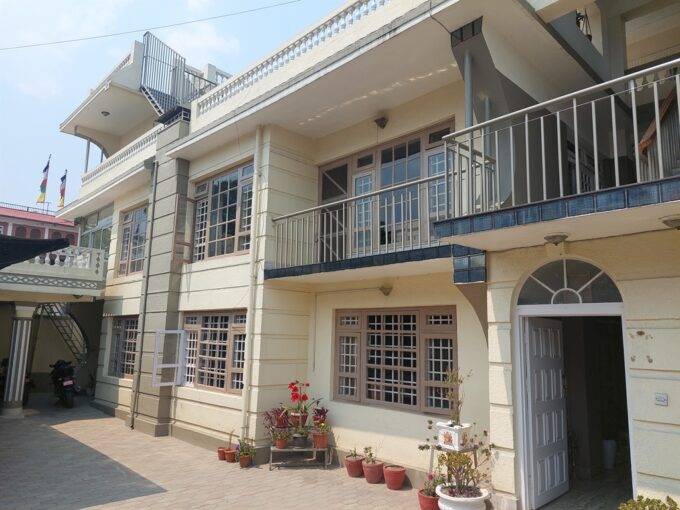 Spacious 7-Bedroom House for Rent in Prime Naxal Location!